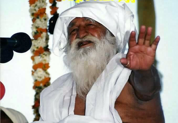 baba jaigurudev doing speech